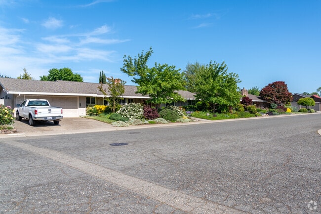 Ranch style homes are common in Wilhaggin del Dayo.