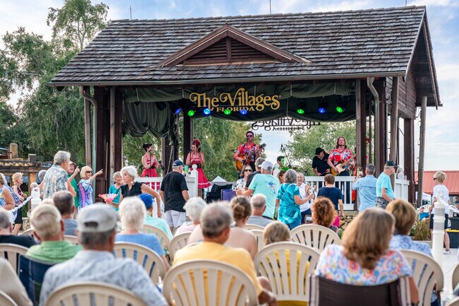 Lake Sumter Landing has nightly entertainment for locals and Village of Amelia residents.