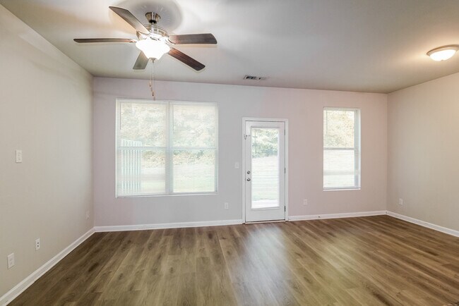 3279 Pennington Dr, Lithonia, GA 30038 - photo 6