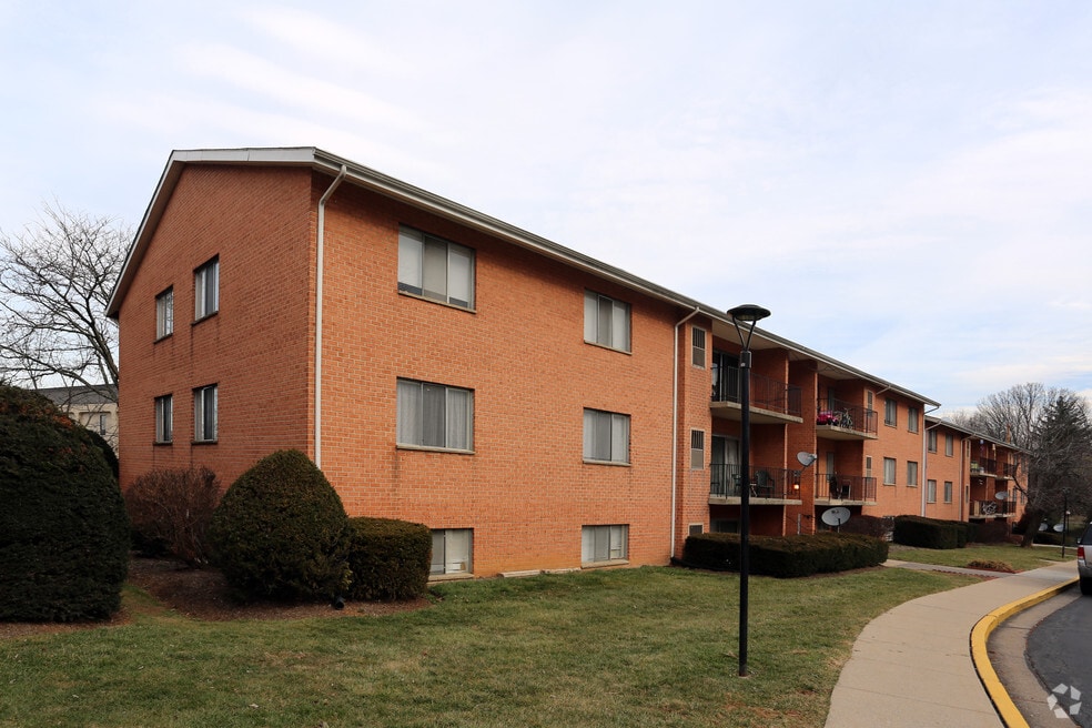 Edgewood Apartments, Hagerstown, MD 21740 - photo 1