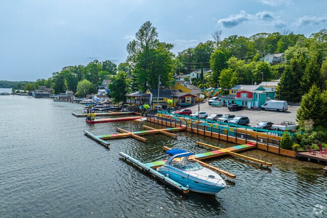 Lola’s Waterfront Tex-Mex in Hopatcong offers lakeside dining with bold flavors.