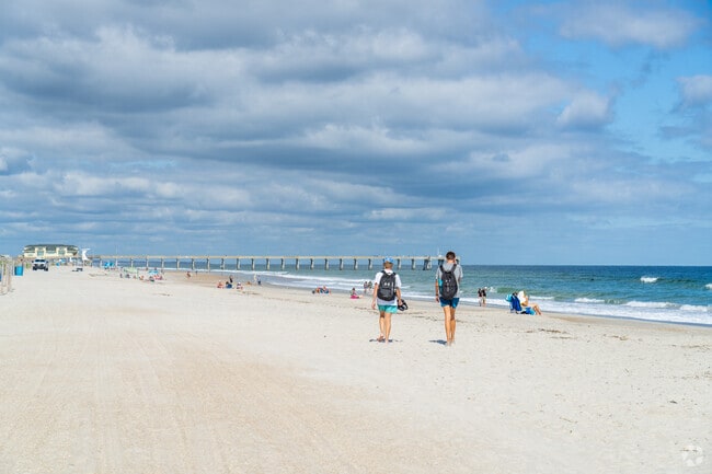 Pine Hollow is only a fifteen minute drive to the beach.