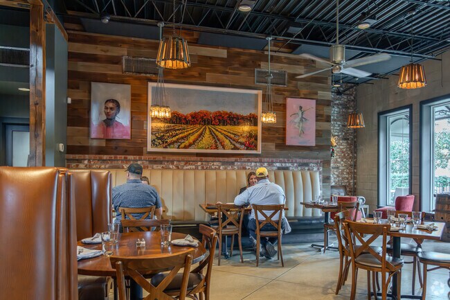 Social Southern is an upscale dining establishment located near Greenbriar.