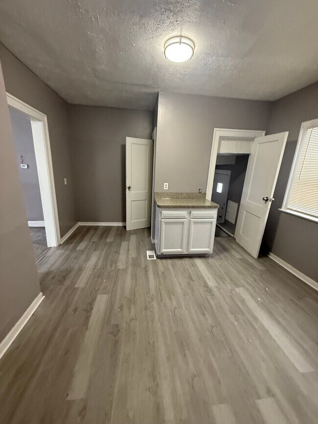 10202 Hilgert Dr, Cleveland, OH 44104 - photo 5