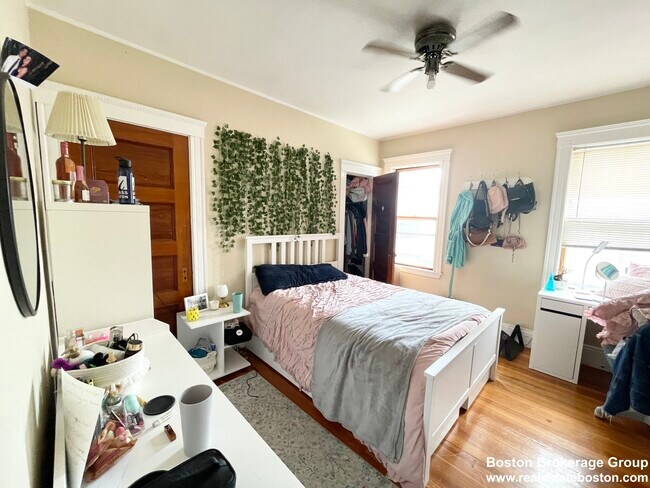 18 Romsey St unit 3, Dorchester, MA 02125 - photo 4