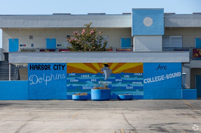 Harbor City Elementary School offers a welcoming campus for kindergarten to fifth grade.
