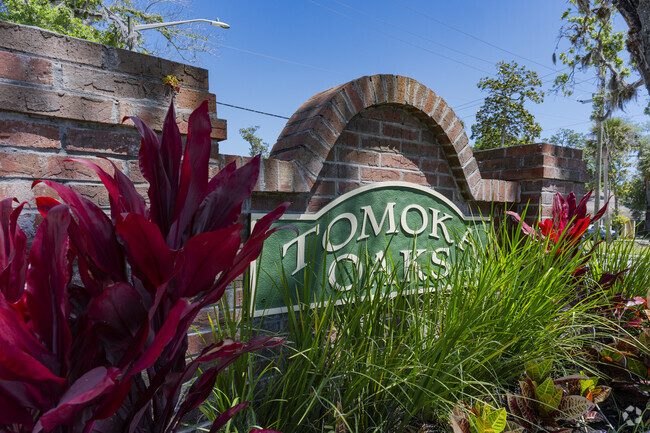 Tomoka Oaks is a suburban community in the heart of Ormond Beach.