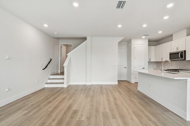 1643 Springwell Ln, Sarasota, FL 34240 - photo 6