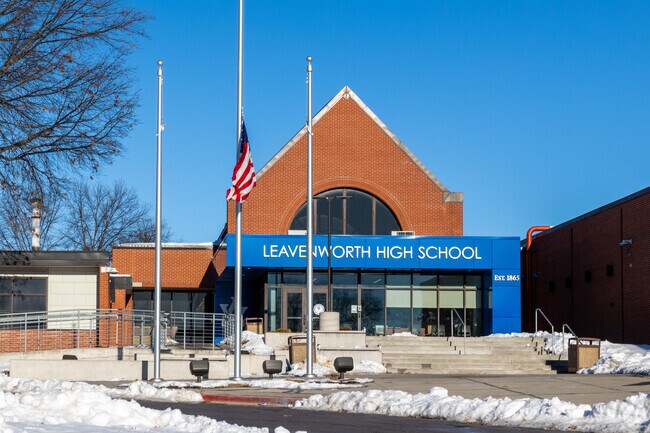 Leavenworth Senior High School is a public school that students in Leavenworth attend.