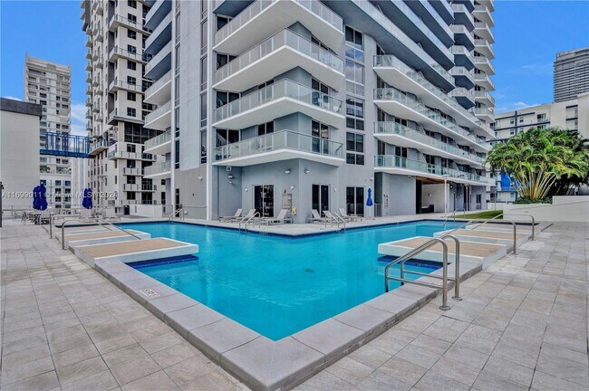 Brickell Ten unit 810, Miami, FL 33130 - photo 2
