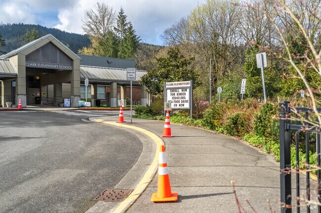 Clark Elementary welcomes Preston students as they start their school years.