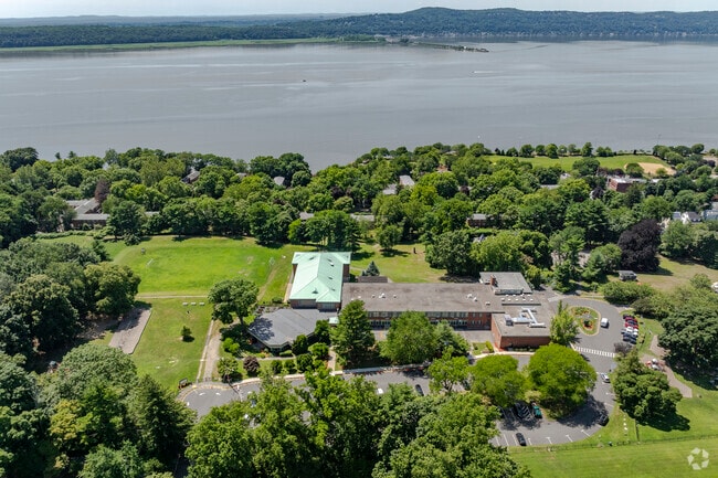 Dows Lane Elementary School is located at 6 Dows Lane in Irvington, NY.