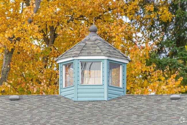 Architecture in Linde Hill Park spans a wide range of eras.