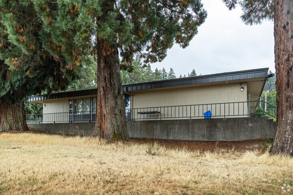 Fir Grove Elementary School is a public school in Benton County, OR.