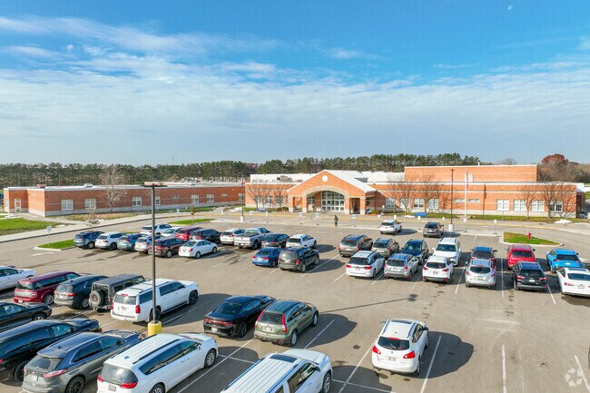 There are over 500 students that are enrolled at Somerset Elementary.