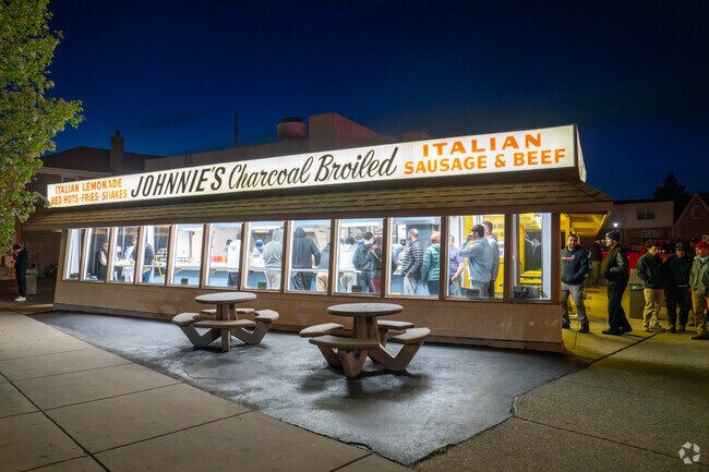 People line up out the door for Johnnie's Beef in Galewood.