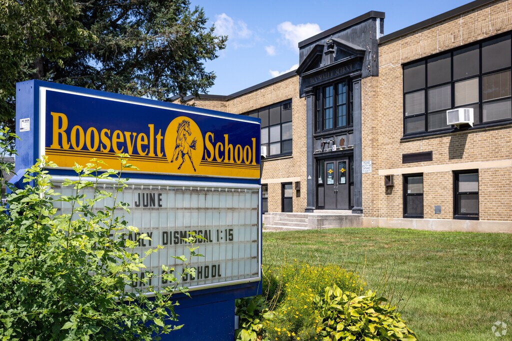 Roosevelt School, a public elementary school located in Manville, New Jersey.