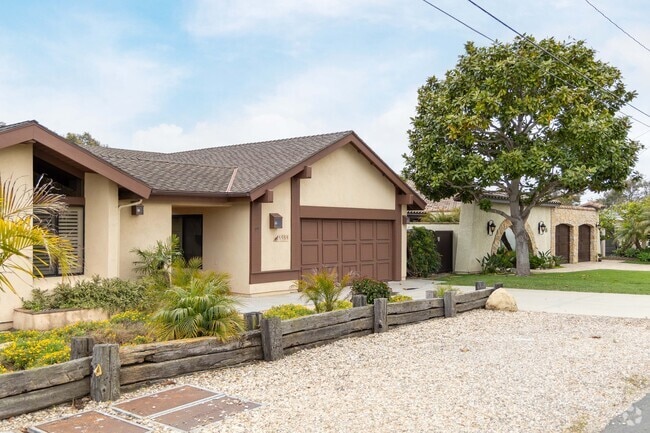 Row of single family homes in Carpinteria.