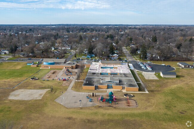 Tomek-Eastern Elementary School holds a B rating from Niche.