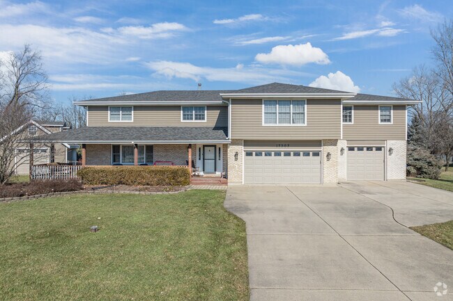 Many beautiful modern traditional-style homes can be found in South Homer Glen.