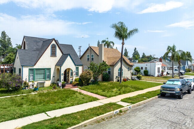 A row of Cottage-style homes in Wilson exemplifies pride of ownership.