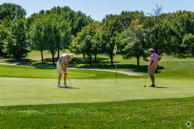 A vibrant golf scene are year-round draws for residents of Mundelein.