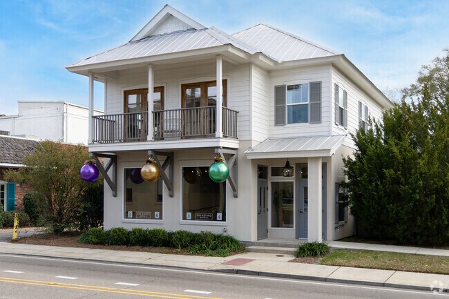 Saladino Gallery adds artistic flair to Covington’s downtown.