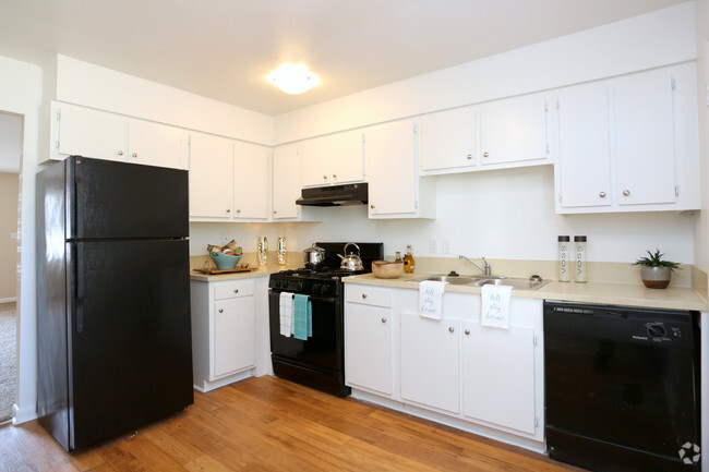 2BR, 2BA - 1,084 SF