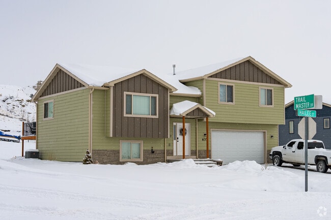 Newer homes in Lockwood have a split-level and new traditional inspired styling.