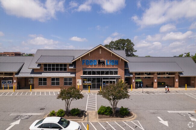 The front of Food Lion near Historic Beaumont Village.