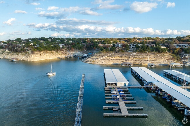 Lakeway City marinas are perfect for boaters and water enthusiasts on Lake Travis.