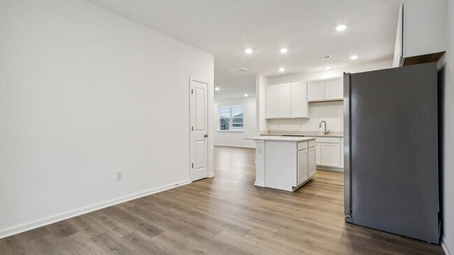 6104 Cascades Dr, Whitestown, IN 46075 - photo 5