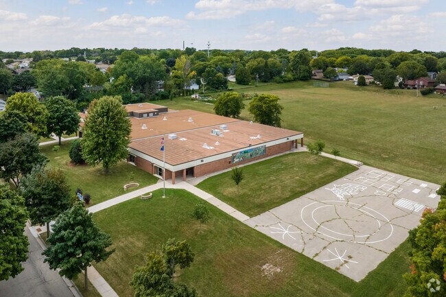 The student population of Lindbergh Elementary School in Madison is 171.