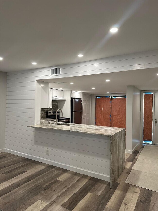 3100 Dc Country Club Blvd unit 201 GREAT ALL UPDAT, Deerfield Beach, FL 33442 - photo 2