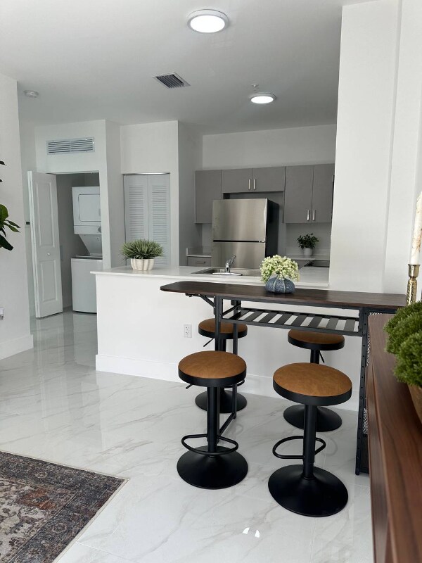 1453 W 29th St, Hialeah, FL 33012