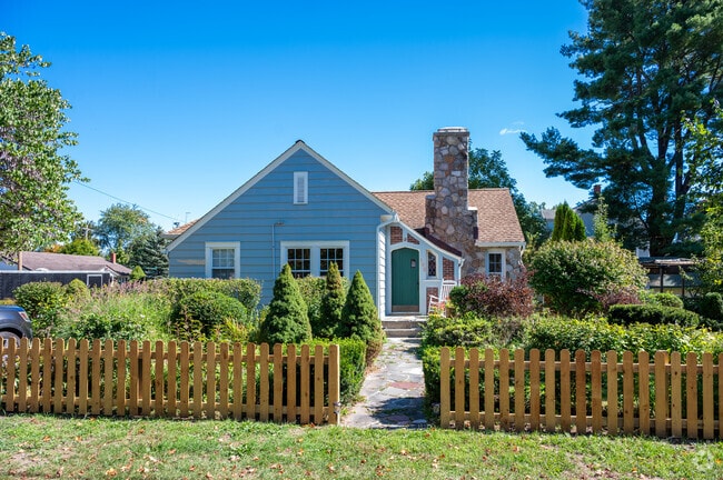 Quaint cottages with picket fences highlight Matamoras’ reputation as a tight-knit river town.