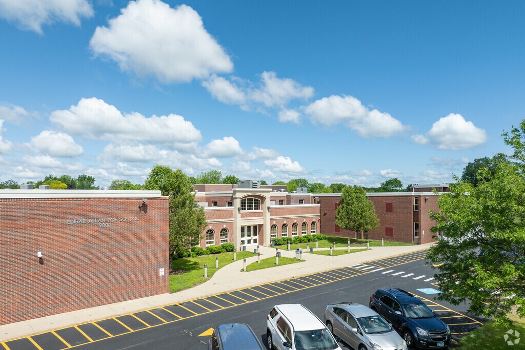 Edgar A. Poe Elementary School has an excellent student-teacher ratio of 10-1.