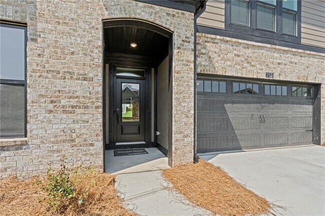 752 Crystal Lake Pkwy, Hoschton, GA 30548 - photo 5