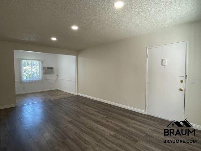 19405 Haynes St unit 4, Reseda, CA 91335 - photo 5