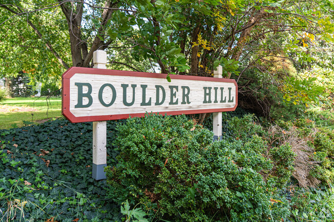 With a population just under 10,000, Boulder Hill offers a serene, friendly environment.