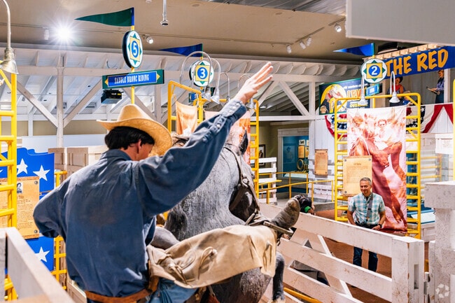 The renowned National Cowboy & Western Heritage Museum is a short drive from Glenhurst.