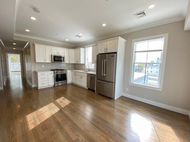 134 Chelsea St unit 4, Boston, MA 02128 - photo 4