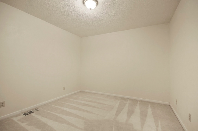 711 E Brick St, Centralia, MO 65240 - photo 3