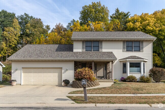 Traditional two story homes are very common in the Glendale neighborhood.