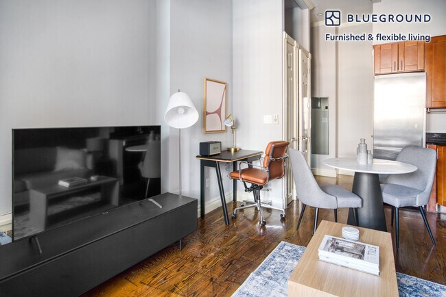 234 W 14th St unit FL3-ID887, New York, NY 10011 - photo 3