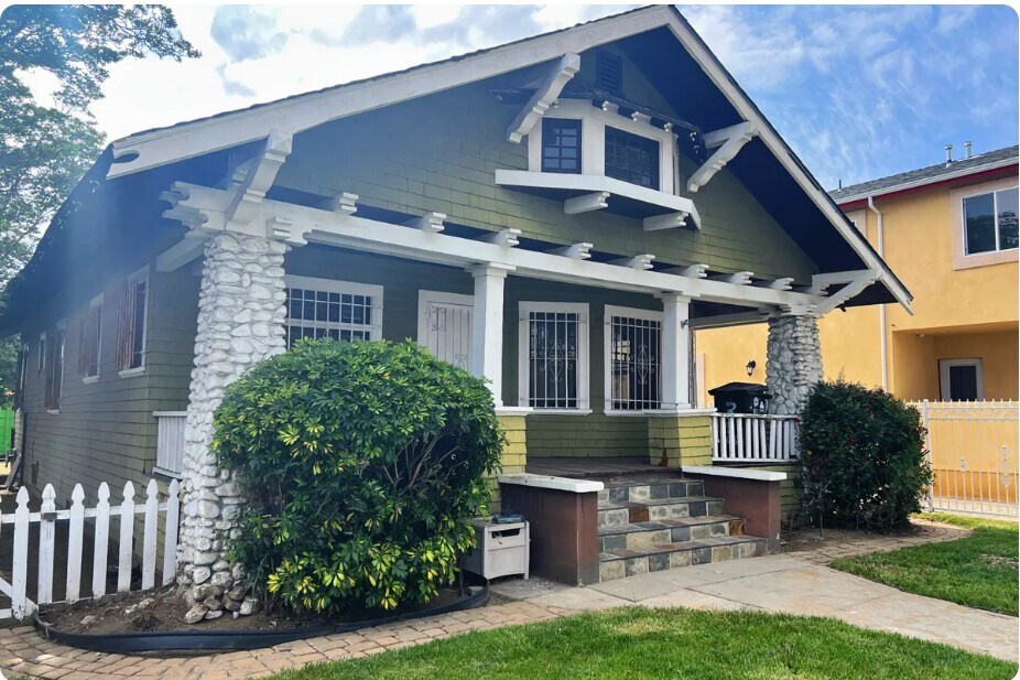 3525 S Budlong Ave unit 3525.5, Los Angeles, CA 90007 - photo 1