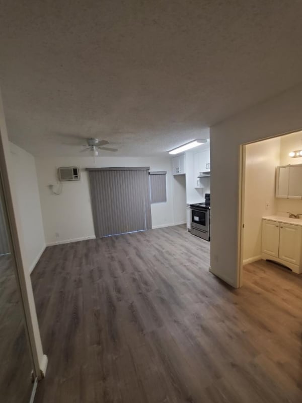 13059 Oxnard St Unit 106, Los Angeles, CA 91401