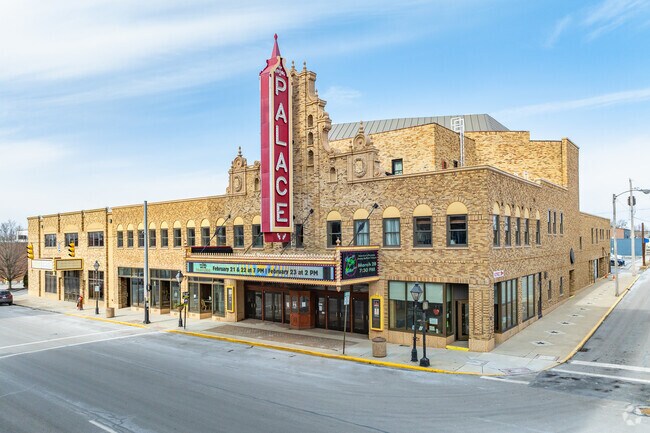 Marion Palace Theatre has been the entertainment hotspot of Marion since 1928, and currently hosts plays and touring musicians.
