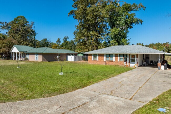 Ranch-style homes with well-kept landscaping are common around Brownsville.