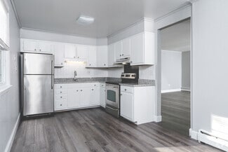 882 12th St, Hammonton, NJ 08037